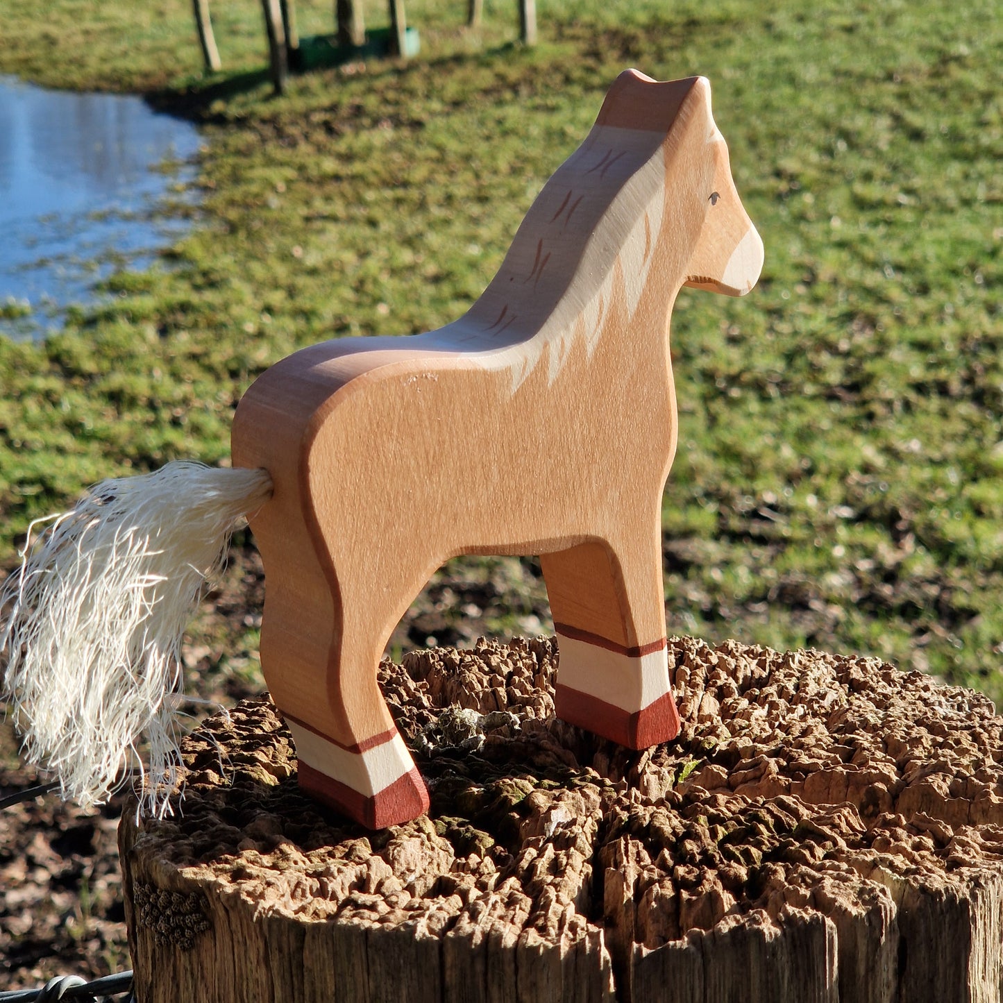 Holztiger paard (bruin)